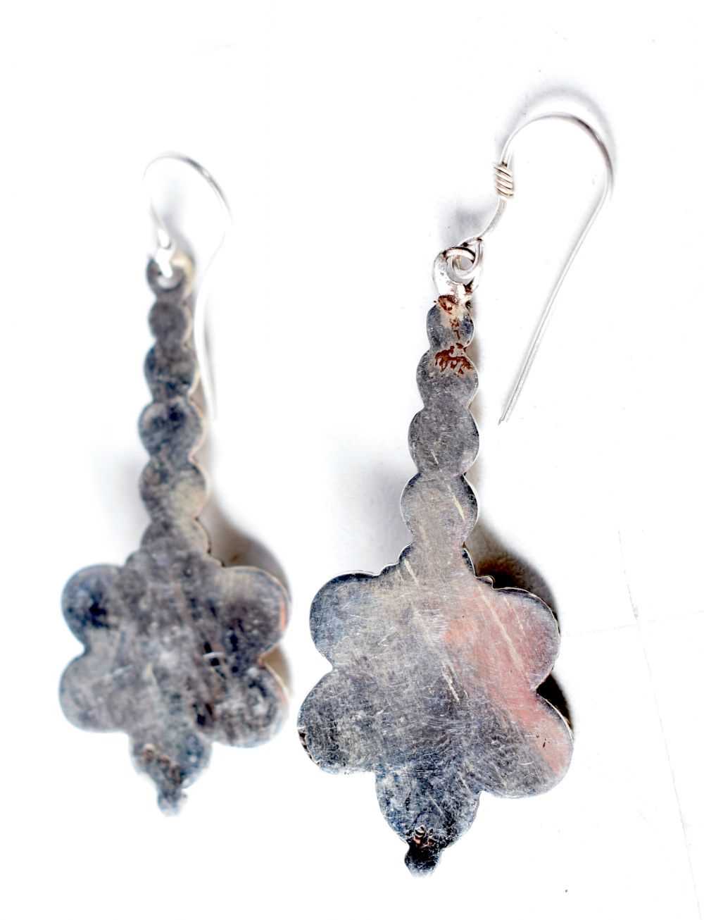 A PAIR OF SILVER AND AMETHYST EARRINGS. 9 grams. 6 cm x 2 cm. - Image 3 of 3