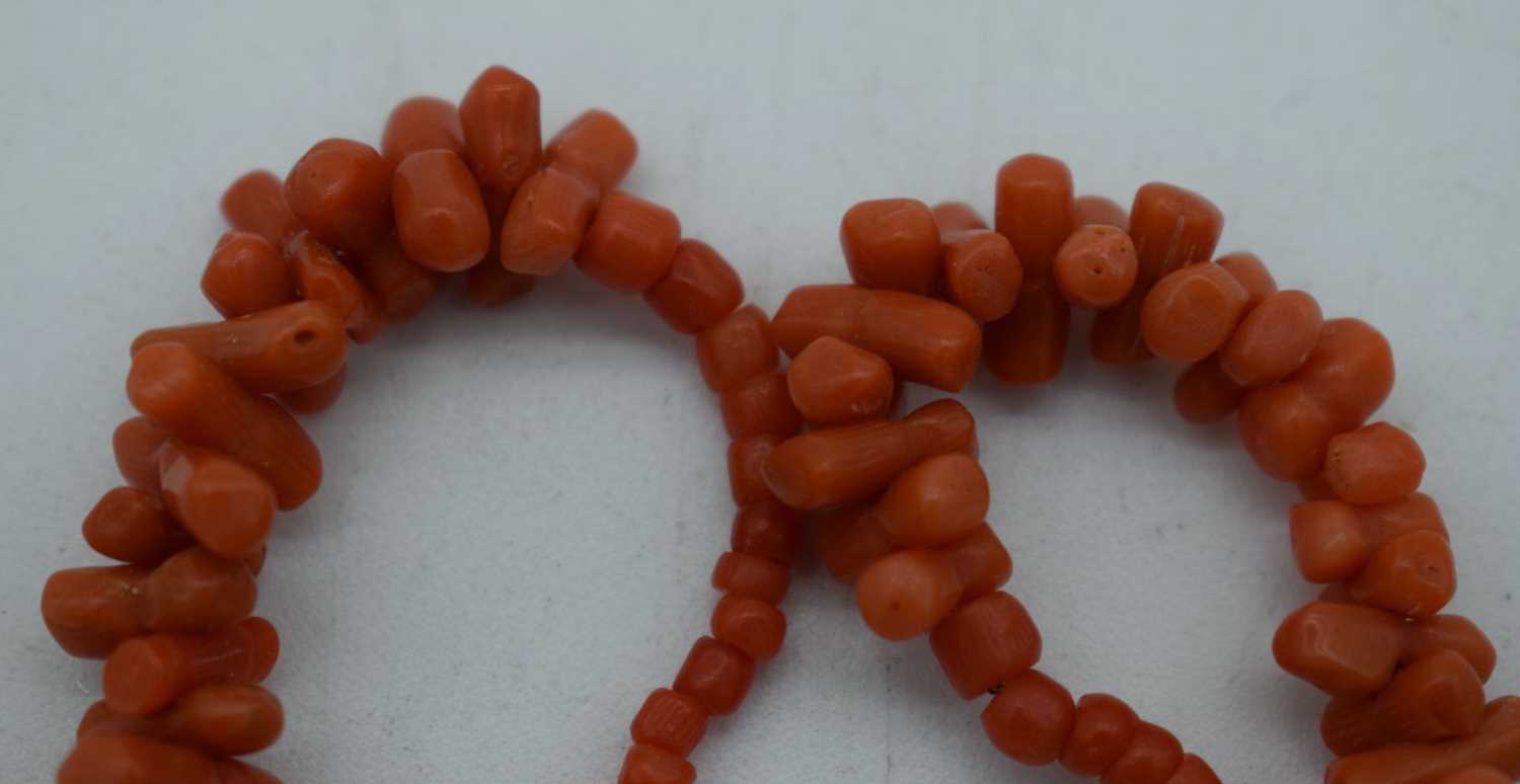 A CORAL NECKLACE. 21 grams. 43 cm long. - Image 3 of 3