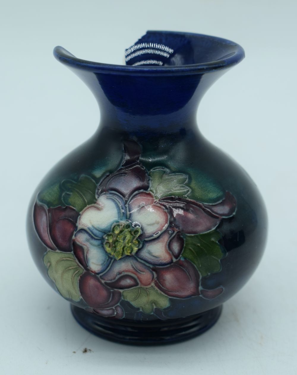 Boxed Moorcroft Seasonal Flower Collection Poinsettia Miniature Vase 2020 together with a Slipper - Image 8 of 10