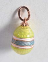 A Continental Enamel Egg Pendant with Gold Mounts. Stamped 56. 1.9cm x 1.1cm, weight 2.6g