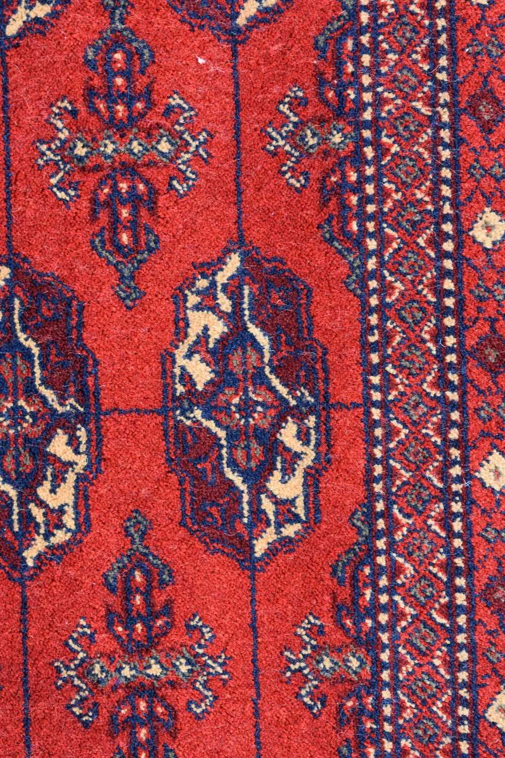 A Turkish Kirman rug 297 x 201 cm - Image 5 of 16