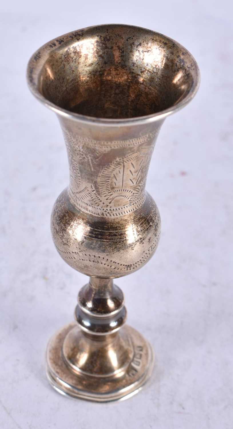 AN ANTIQUE SILVER TOT. 24 grams. Birmingham 1915. 10.5 cm high.