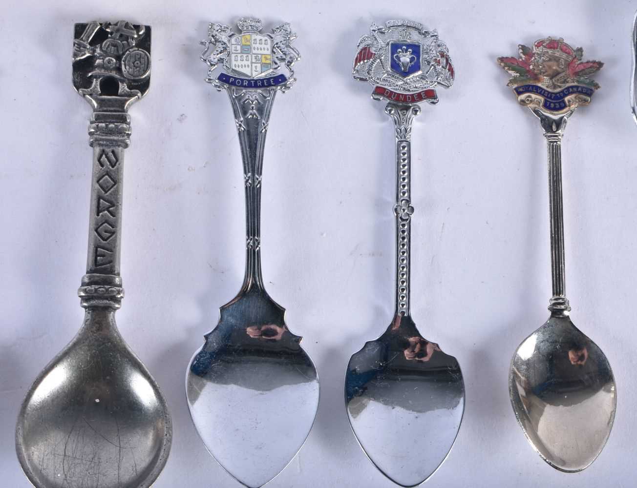 Sixteen Souvenir Tea Spoons. (16) - Image 5 of 5