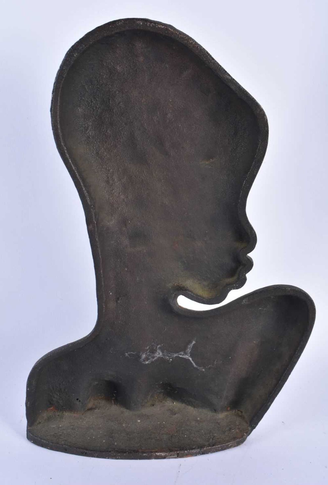 A VINTAGE CAST IRON BUST OF AN AFRICAN FEMALE in the manner of Hagenauer. 36 cm x 20 cm. - Image 5 of 5