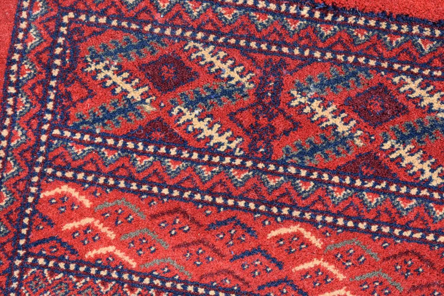 A Turkish Kirman rug 297 x 201 cm - Image 9 of 16