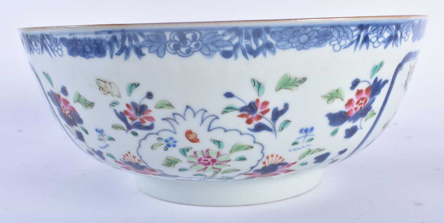 A LARGE 18TH CENTURY CHINESE EXPORT FAMILLE ROSE BLUE AND WHITE BOWL Qianlong. 25cm diameter. - Image 2 of 5