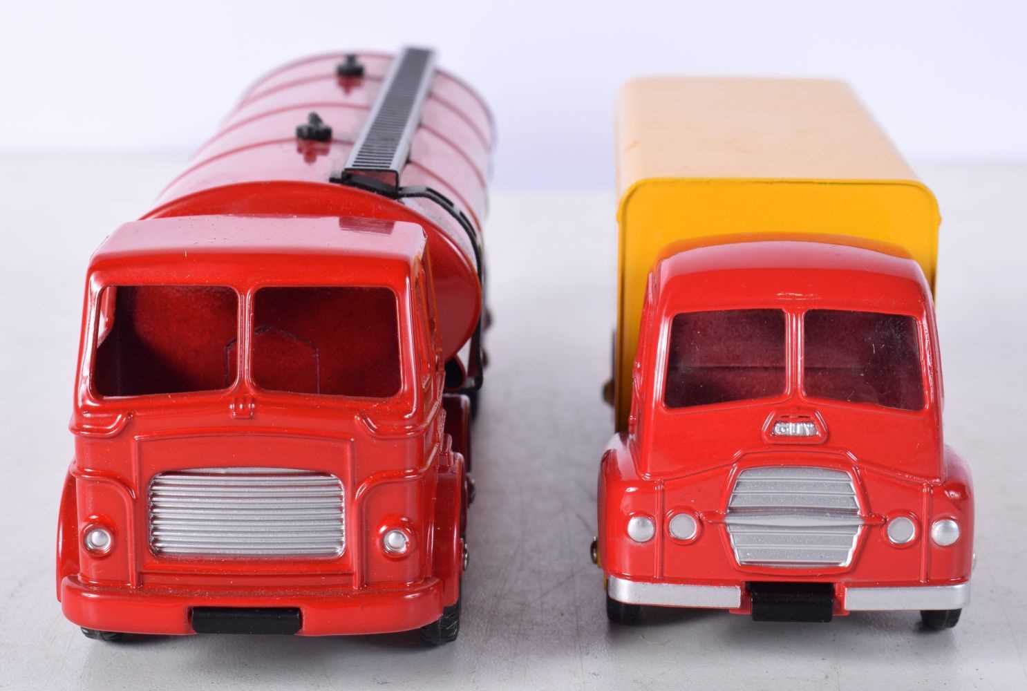 A Dinky Esso Petrol tanker together with a Heinz truck 18 cmk (2). - Image 5 of 8