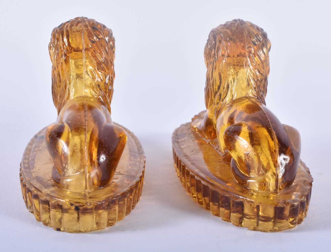 A PAIR OF ANTIQUE MUSTARD YELLOW PRESSED GLASS LIONS. 12 cm x 8 cm. - Image 4 of 5