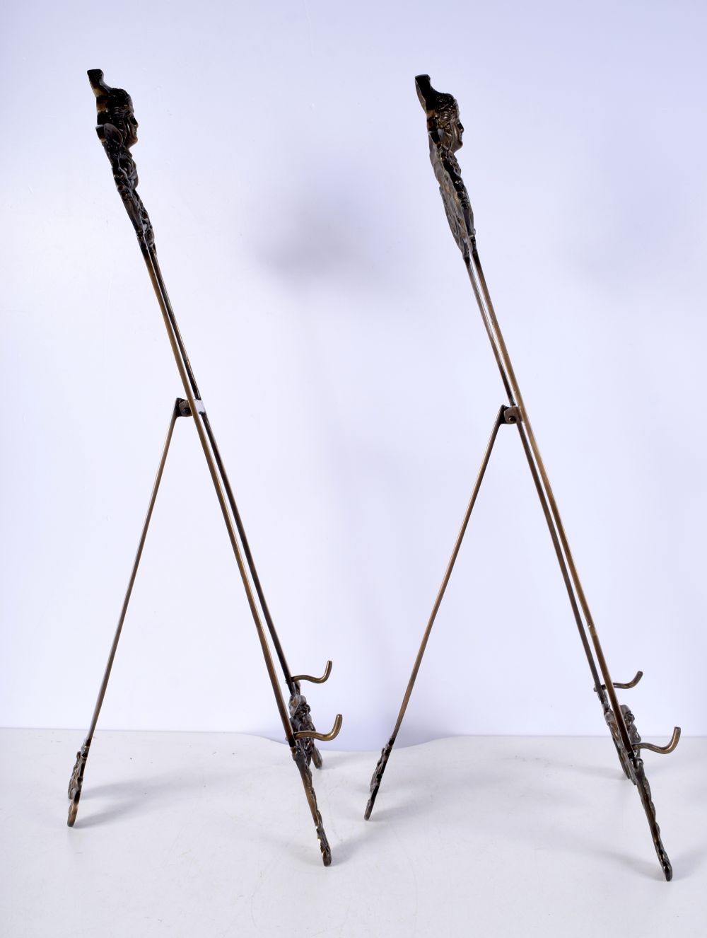 A pair of brass easels 59 x 23 cm (2) - Image 4 of 4