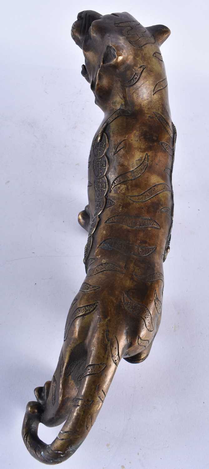 A LARGE CHINESE BRONZE FIGURE OF A LUCKY MONEY TIGER 20th Century. 38 cm x 20 cm. - Image 4 of 5