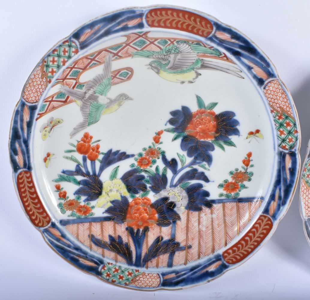 A PAIR OF 18TH/19TH CENTURY JAPANESE EDO PERIOD IMARI SCALLOPED DISHES painted with birds and - Image 2 of 4