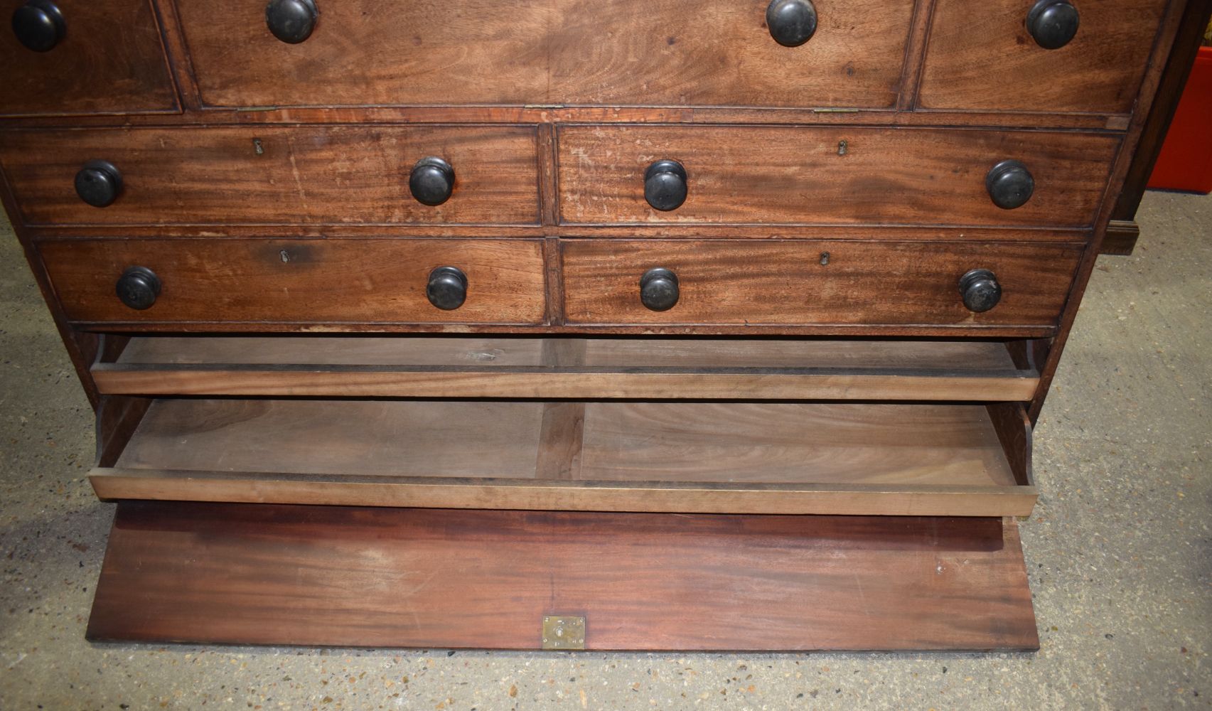 An impressive antique mahogany dresser with 6 drawers and two large front opening cabinets 108 x 164 - Image 13 of 16