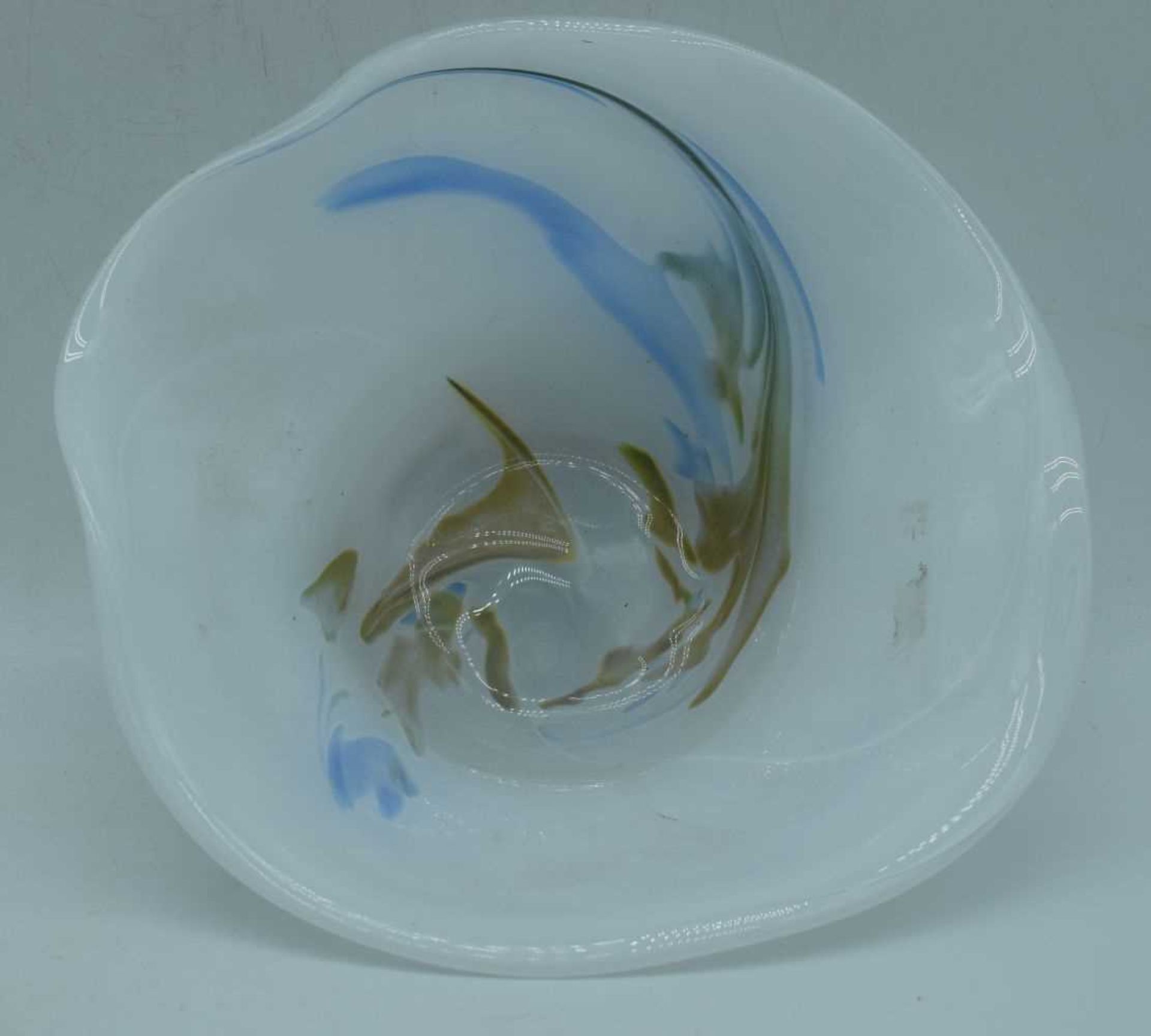 A Norwegian glass bowl by Hallingglass signed to the base 9 x 25cm - Image 5 of 10