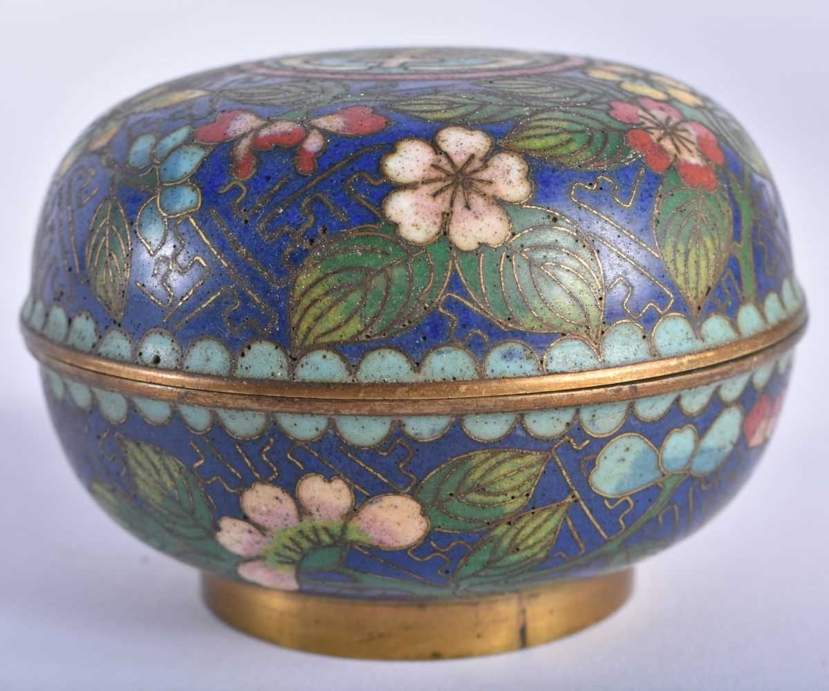 A LATE 19TH CENTURY CHINESE CLOISONNE ENAMEL CIRCULAR BOX AND COVER Qing. 7.5 cm diameter. - Image 2 of 5