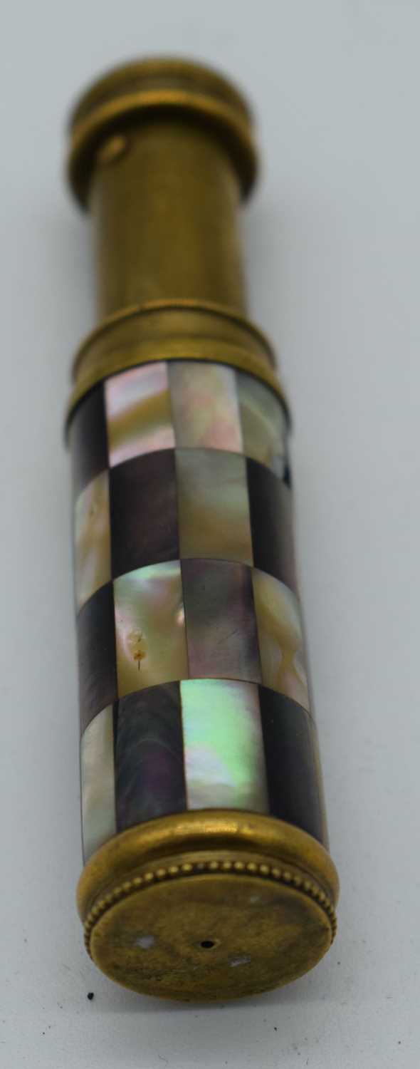AN ANTIQUE MOTHER OF PEARL SPRINGING SCENT BOTTLE. 53 grams. 10 cm x 2 cm extended. - Image 2 of 3