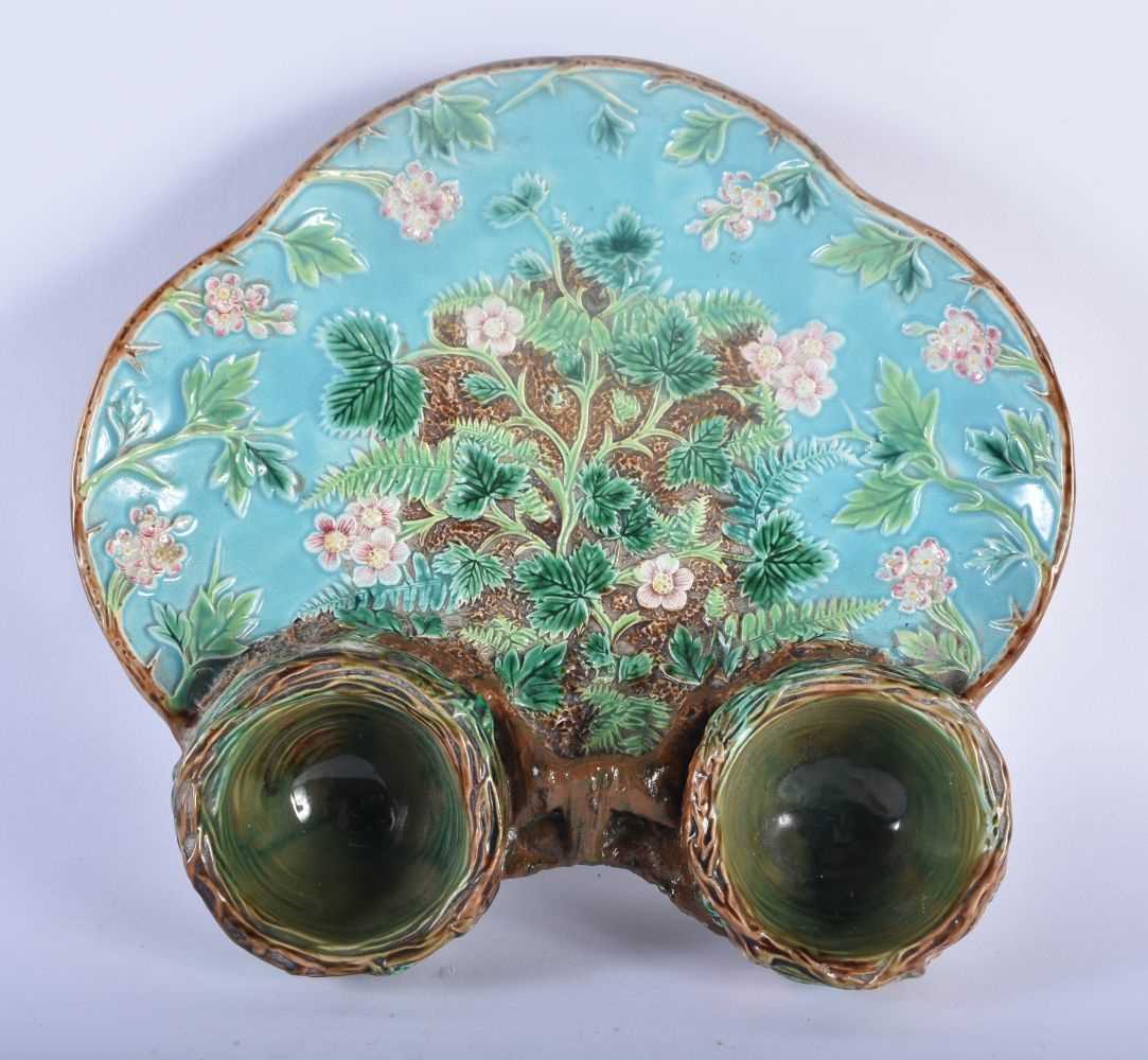 A 19TH CENTURY GEORGE JONES MAJOLICA POTTERY DISH decorated in relief with fruiting vines and