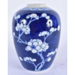 A 19TH CENTURY CHINESE BLUE AND WHITE PORCELAIN VASE Qing. 14 cm x 8 cm.