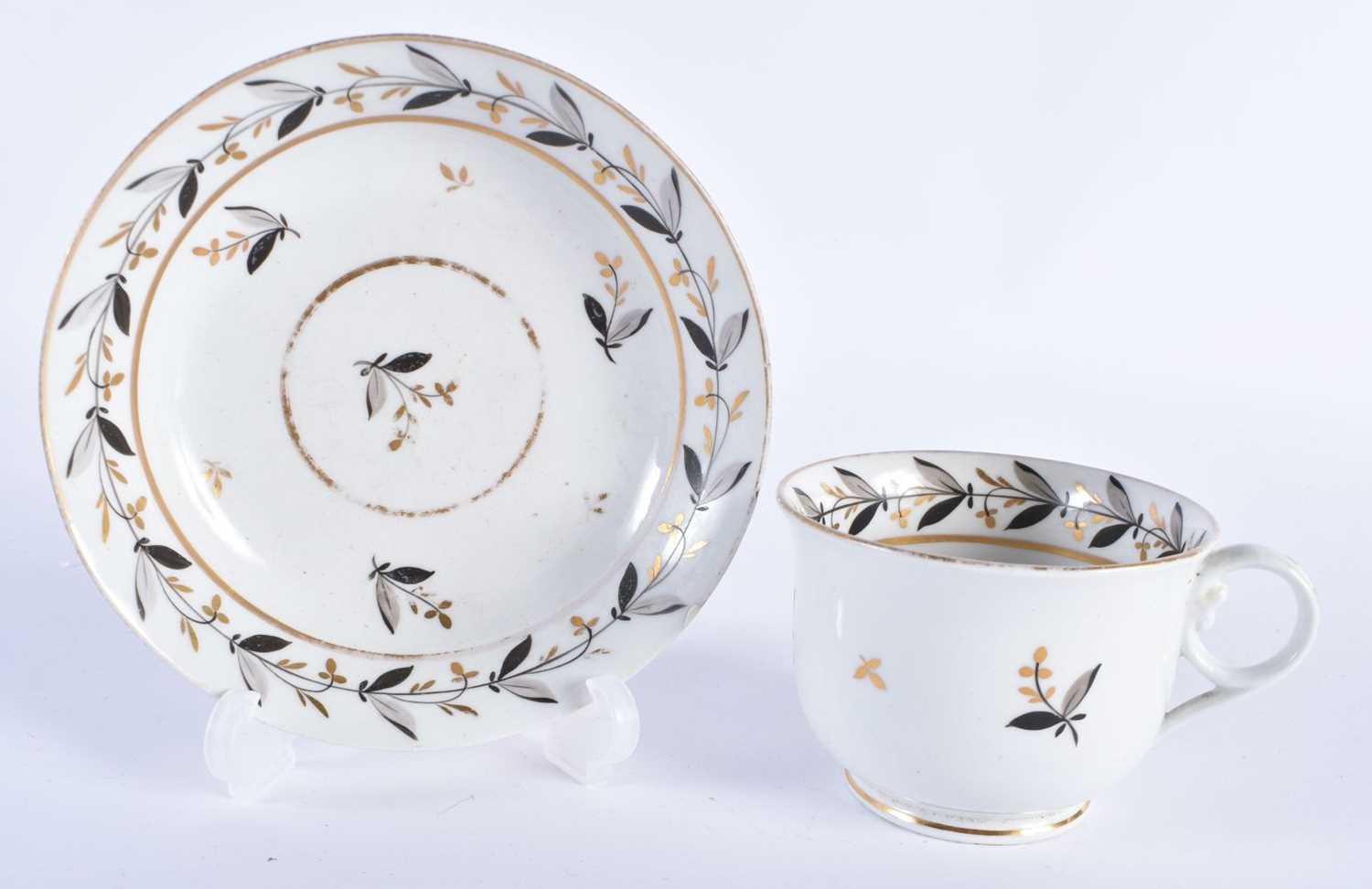 THREE EARLY 19TH CENTURY CHAMBERLAINS WORCESTER CUPS AND SAUCERS. 11cm diameter. (6) - Image 8 of 10