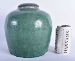 A LARGE 17TH/18TH CENTURY CHINESE GREEN GLAZED STONEWARE JAR King/Qing. 22 cm x 18cm.