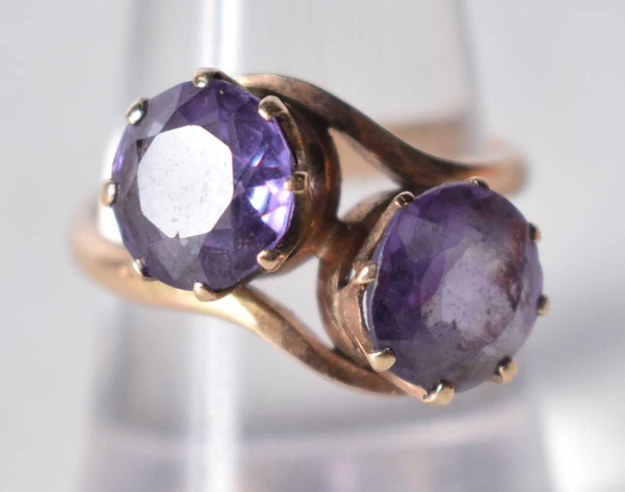 An Antique Gold Crossover Ring set with Two Amethyst. Size N, weight 4.6g