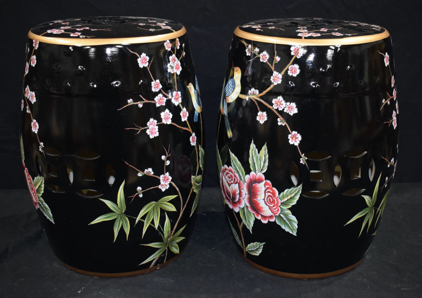 A pair of Chinese porcelain barrel stools 46 cm (2). - Image 4 of 4