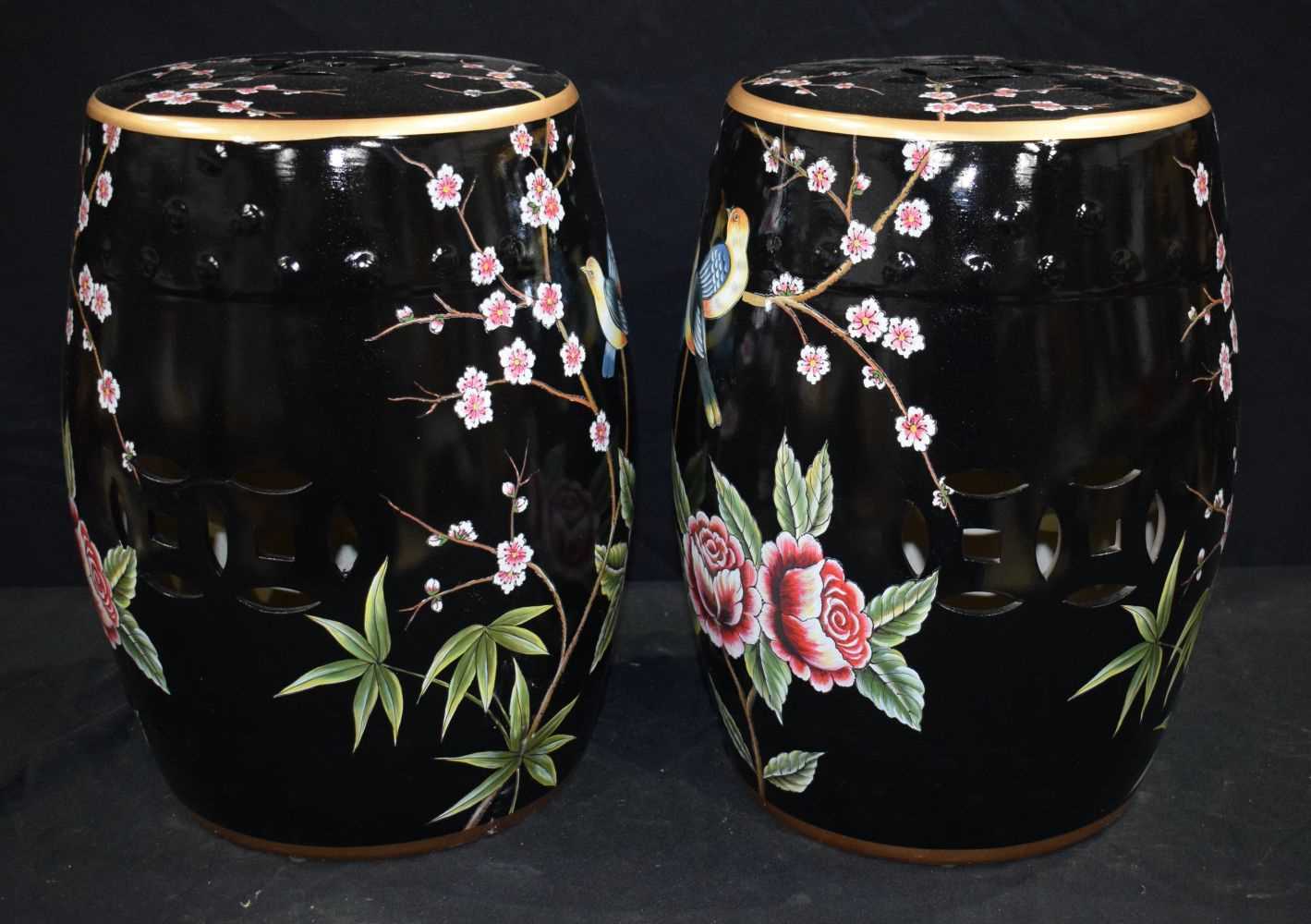 A pair of Chinese porcelain barrel stools 46 cm (2). - Image 3 of 4