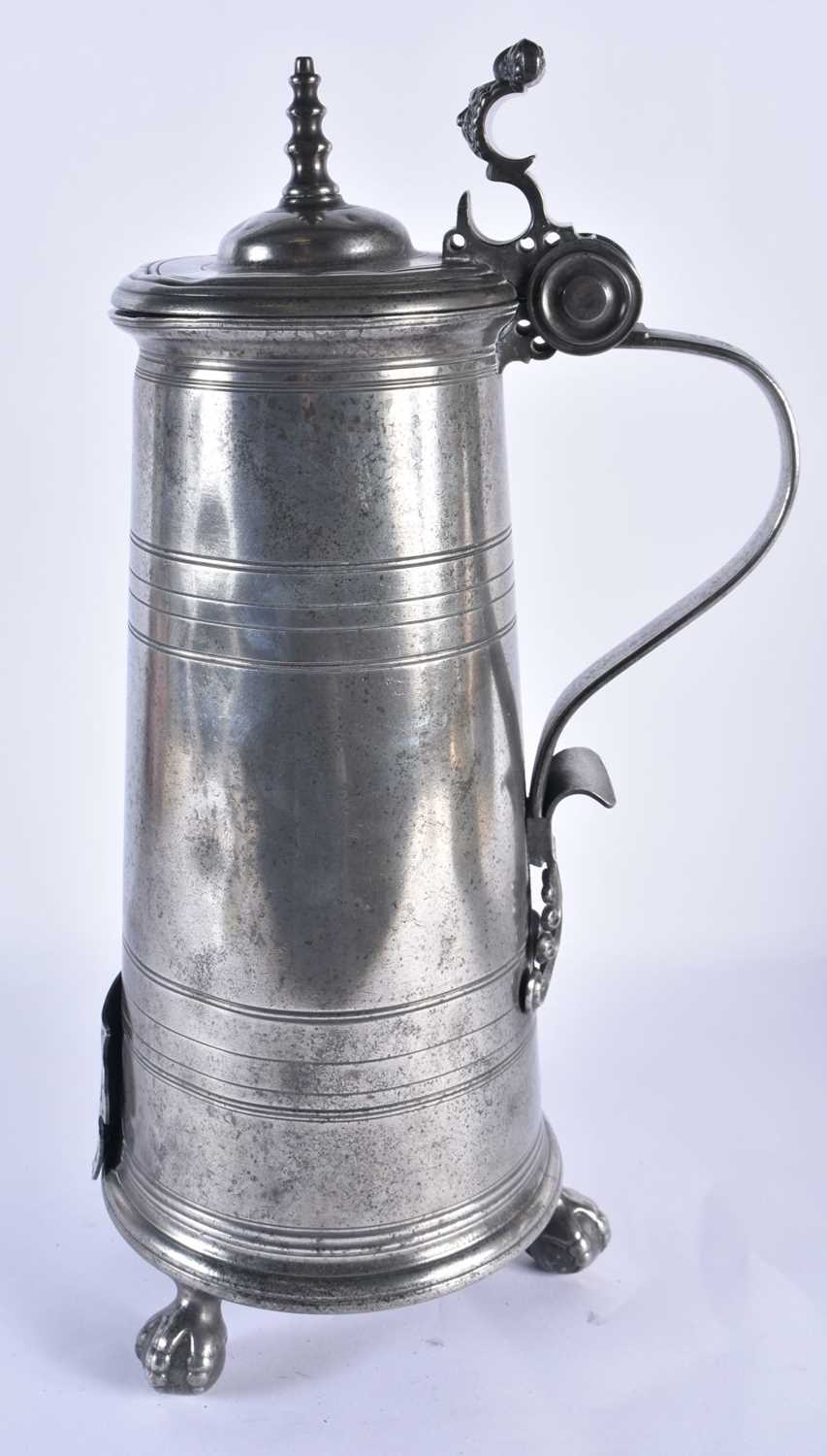 A LARGE ANTIQUE ARMORIAL PEWTER FLAGON bearing 1704 date to top. 48 cm high. - Image 4 of 6