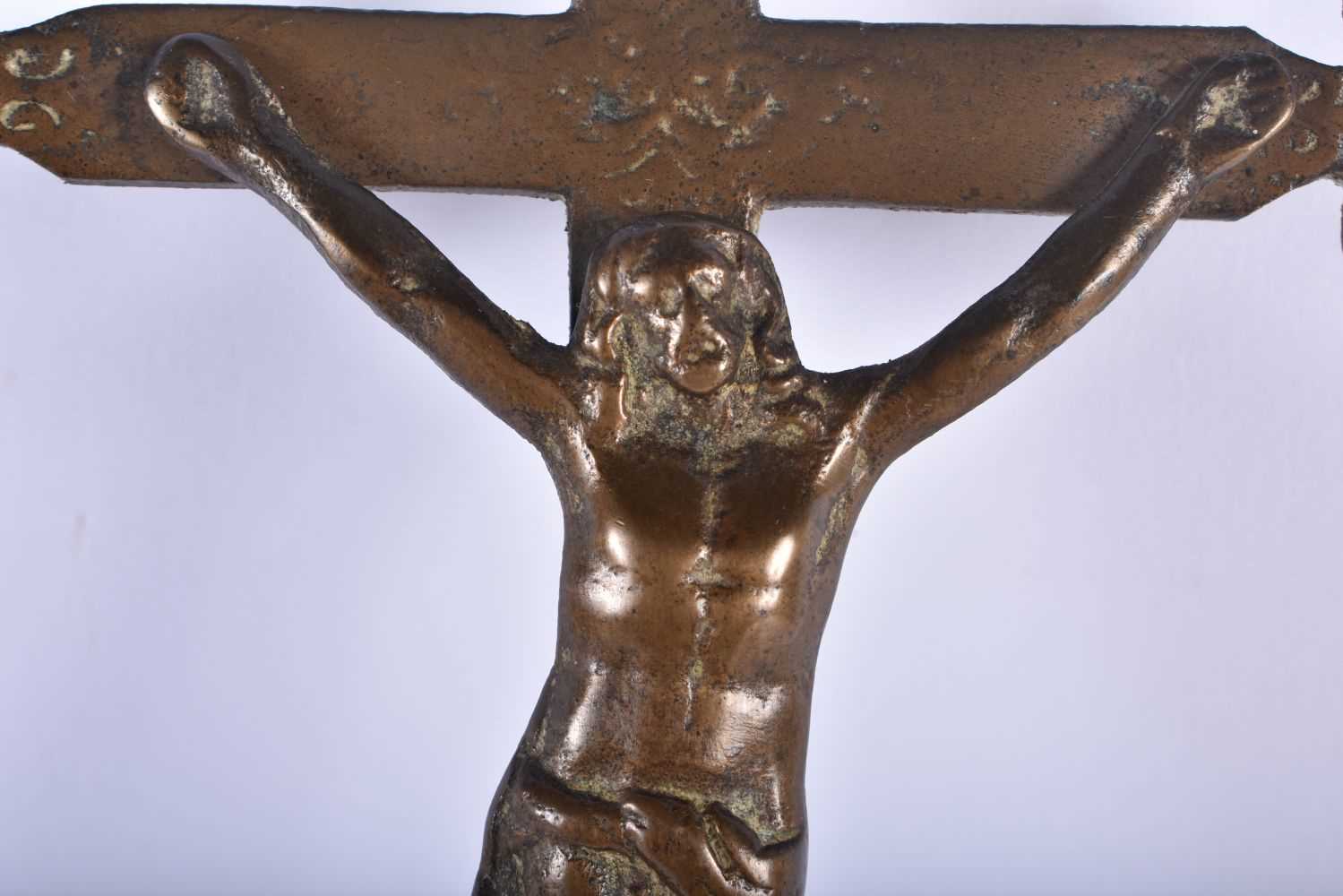 AN 18TH CENTURY EUROPEAN CORPUS CHRISTI. 37 cm x 12 cm. - Image 2 of 3