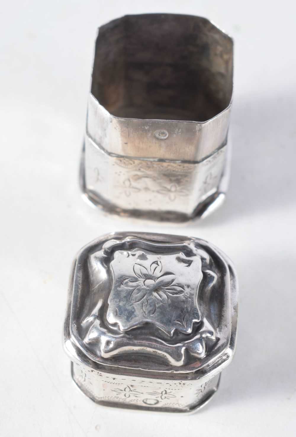 A Silver Snuff Box and Cover. Indistinct Marks. 4.8 cm x 3.1cm x 3.2 cm, weight 23g - Image 2 of 3