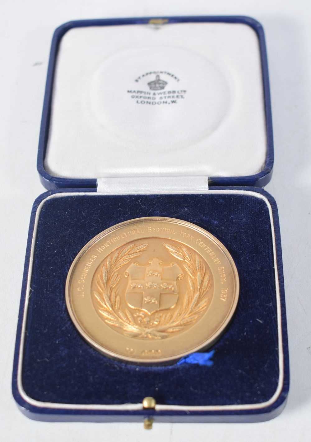 A Mappin & Webb Horticultural Silver Gilt Medal in original fitted casel. Hallmarked Birmingham - Image 2 of 3