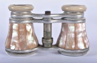 A PAIR OF MOTHER OF PEARL OPERA GLASSES. 9 cm x 9 cm extended.