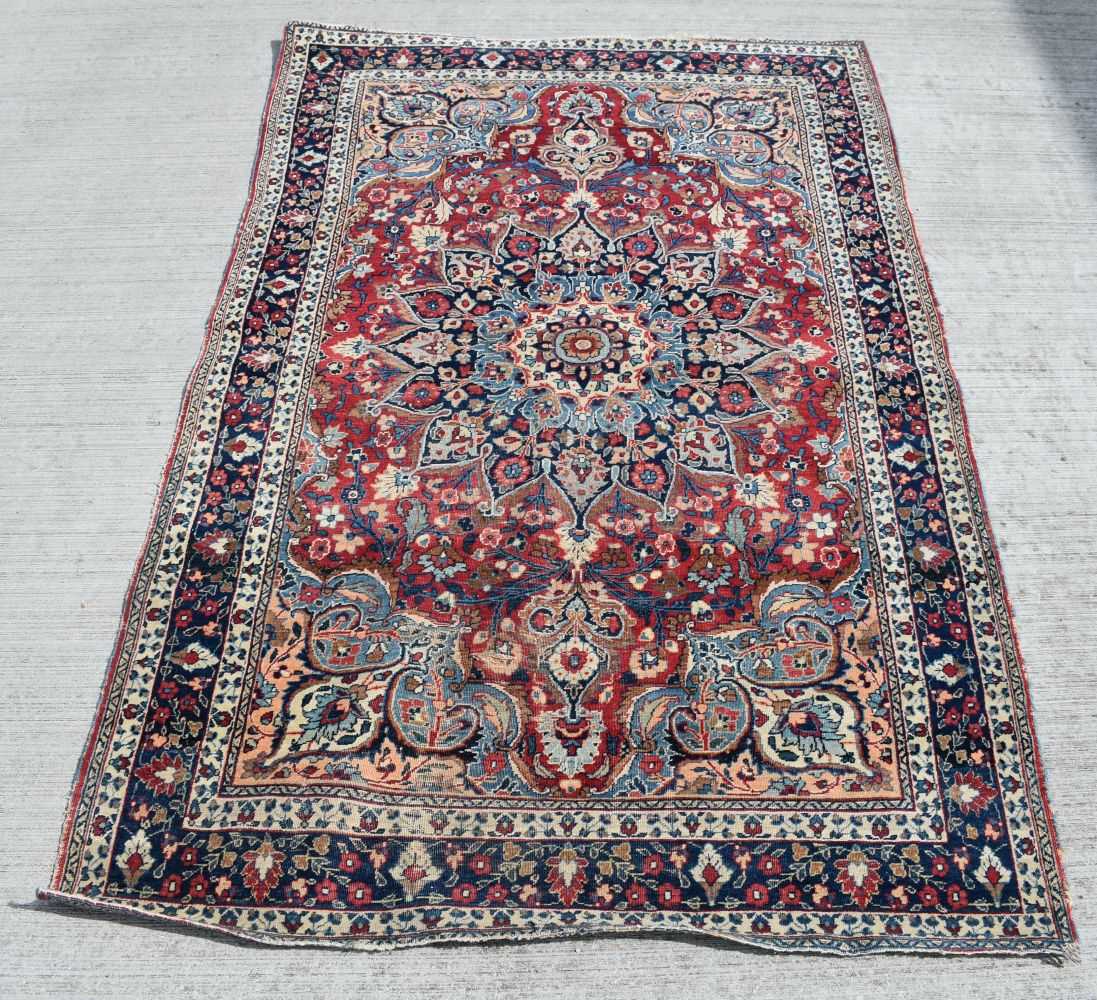 A Persian rug 189 x 122 cm - Image 2 of 14