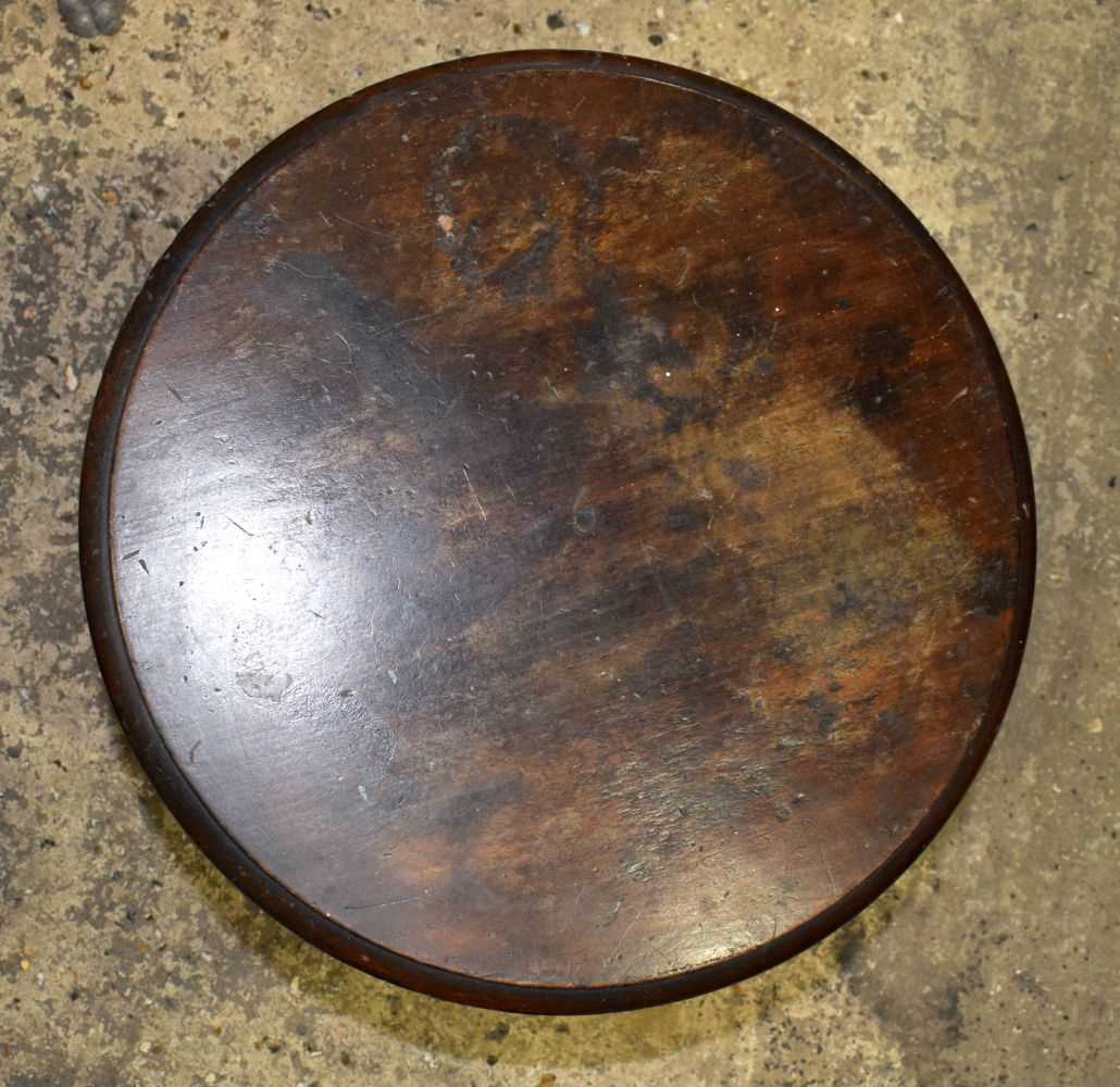 A small antique tilt top table together with 2 other tables 71 x 58 cm (3) - Image 3 of 12