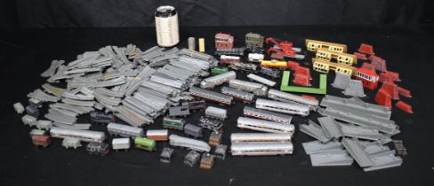 A collection of Lone star Model railway engines, carriages, track etc (Qty)