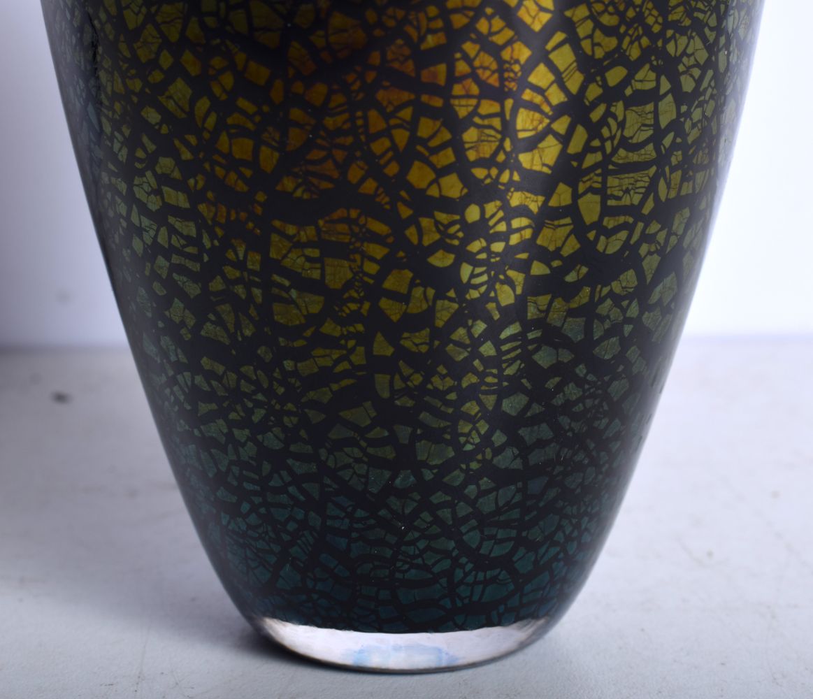 A Malcolm Sutcliffe Iridescent glass vase signed Hothouse M S 14 cm. - Image 8 of 10