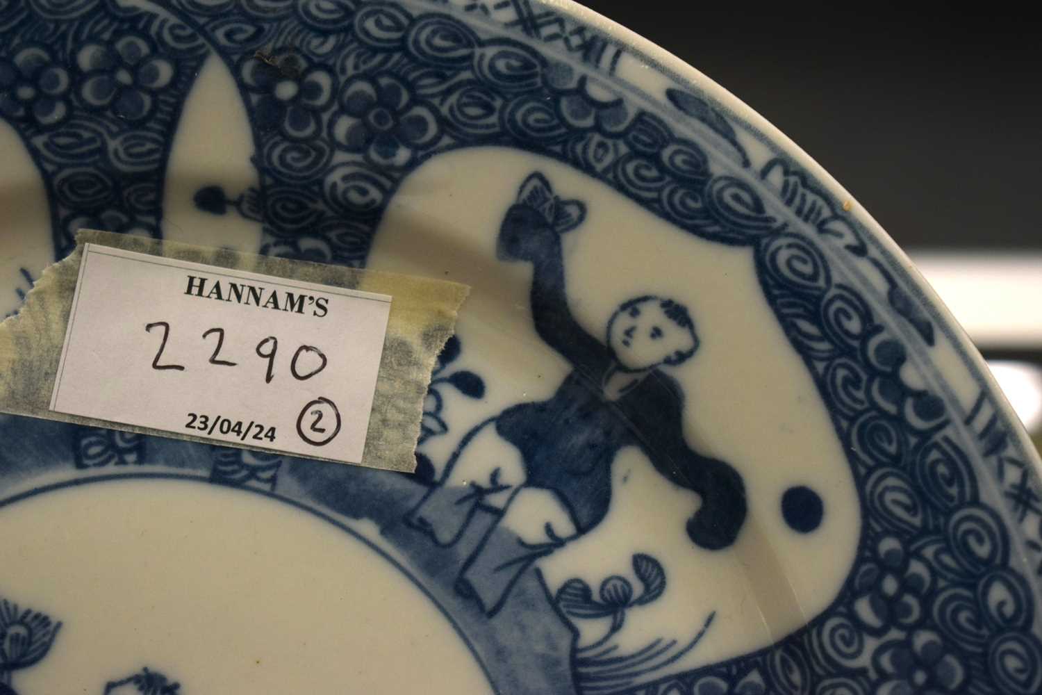 A 19TH CENTURY CHINESE BLUE AND WHITE PORCELAIN JAR bearing Kangxi marks to base, together with a - Image 16 of 27