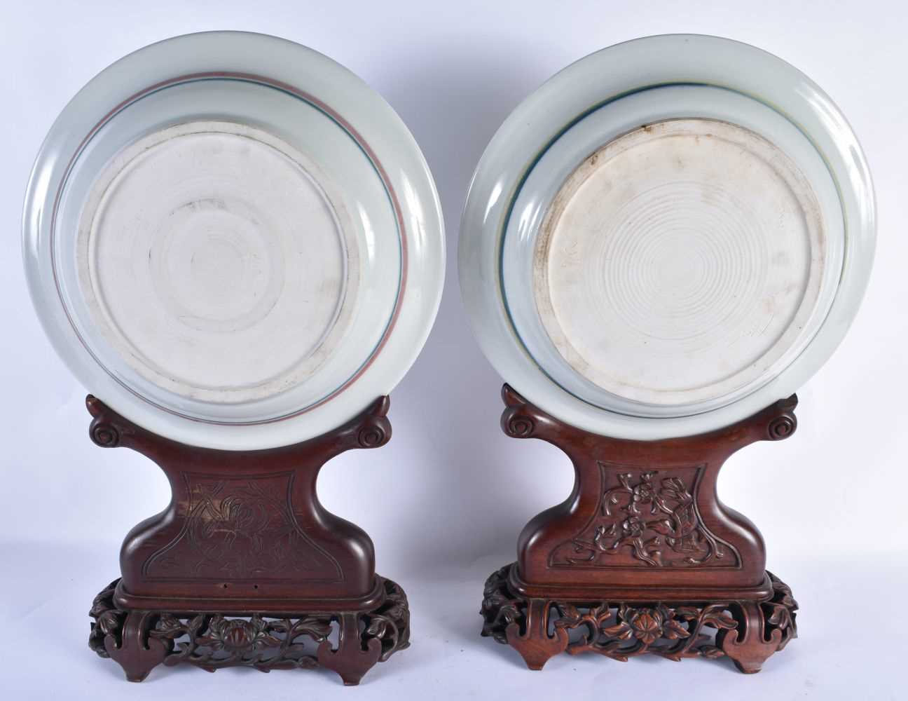 A LARGE PAIR OF CHINESE PORCELAIN PLATES upon a fitted hardwood base. 52 cm x 25cm. - Image 4 of 6