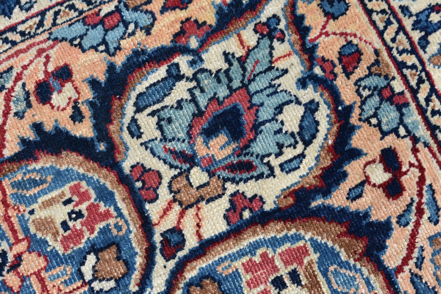 A Persian rug 189 x 122 cm - Image 14 of 14