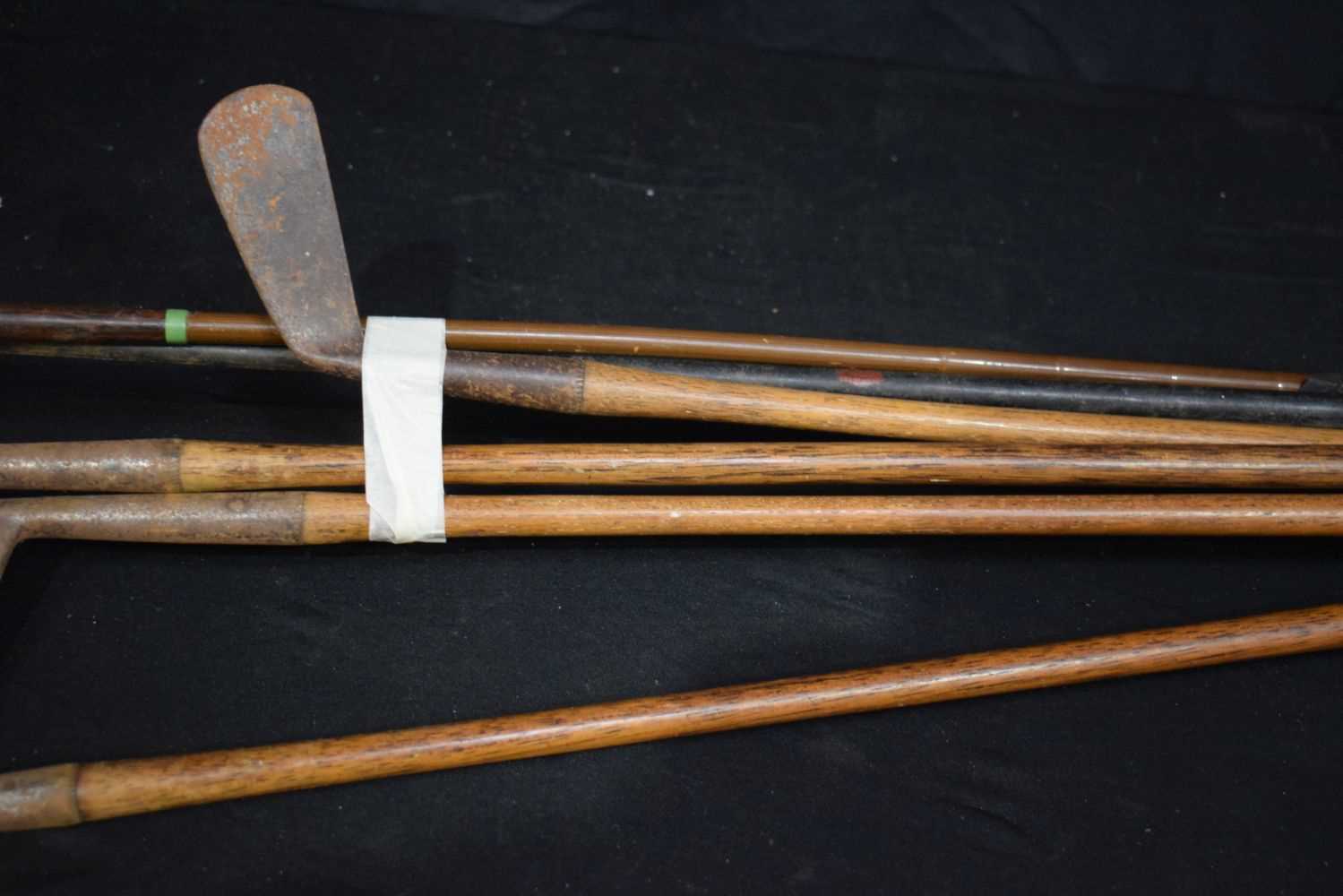 A collection of Hickory shafted golf clubs etc 112 cm (6). - Image 4 of 8