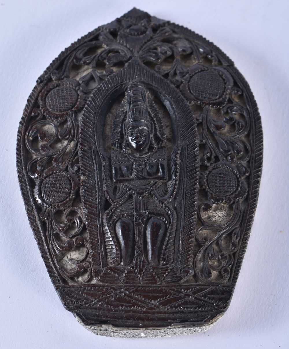 AN ANTIQUE THAI SOUTH EAST ASIAN HORN PLAQUE. 10 cm x 7.5 cm.