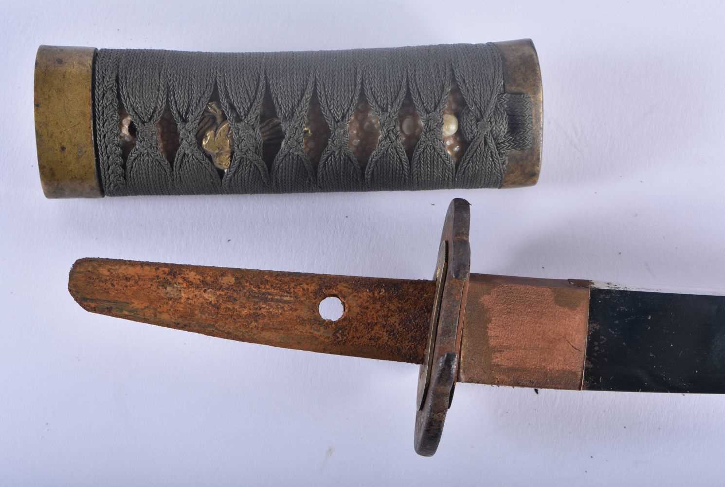 A 19TH CENTURY JAPANESE MEIJI PERIOD RED LACQUERED TANTO DAGGER. 42 cm long. - Image 6 of 8