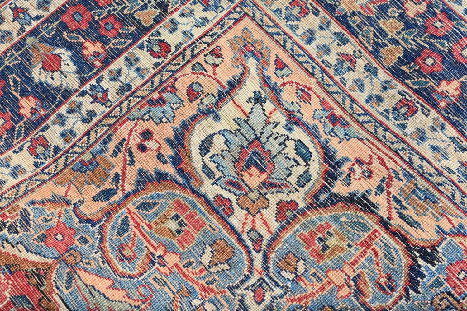 A Persian rug 189 x 122 cm - Image 4 of 14