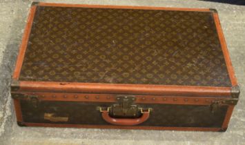 A Louis Vuitton suitcase 22 x 76 x 46 cm.