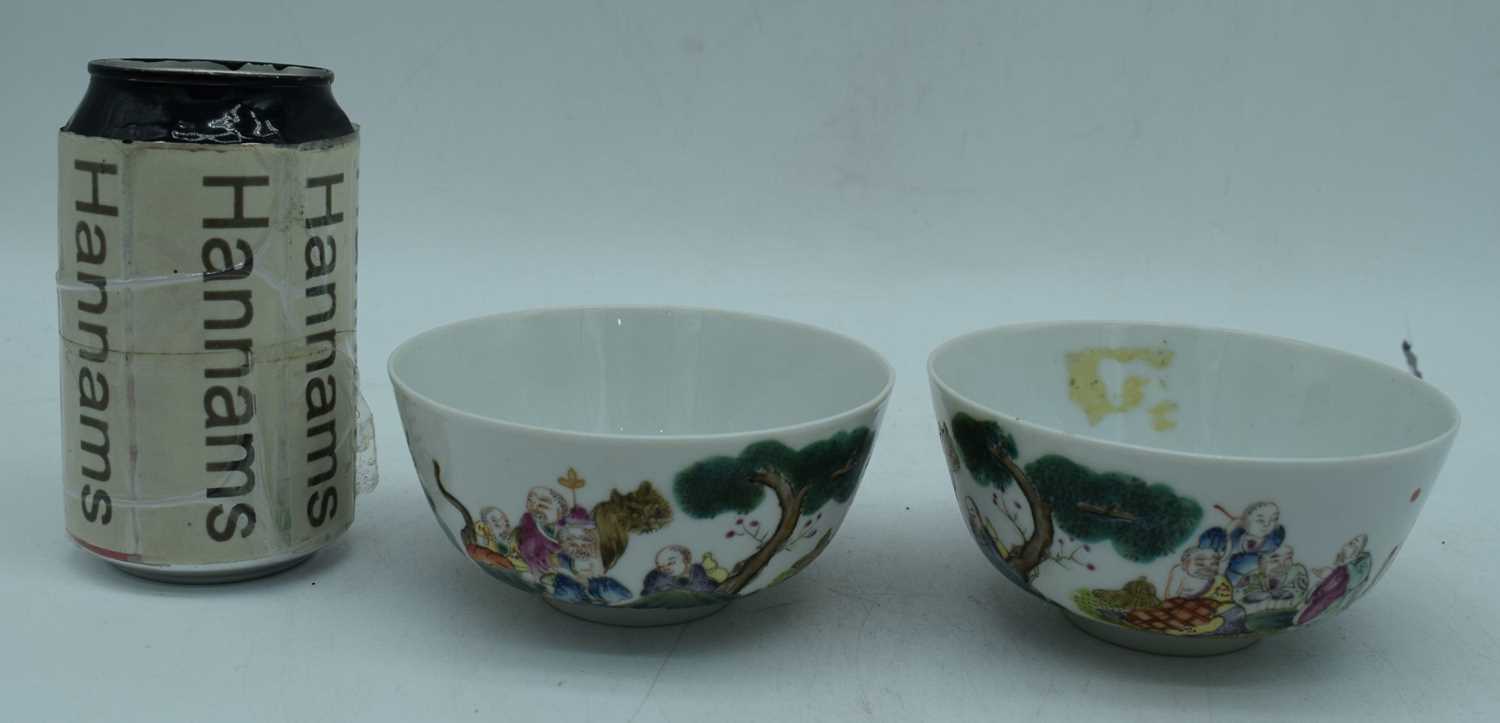 A pair of Chinese porcelain polychrome bowls decorated with figures and bats 6 x 10.5 cm (2). - Image 2 of 6