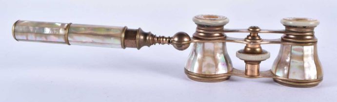 A PAIR OF MOTHER OF PEARL OPERA GLASSES. 21 cm x 7 cm.