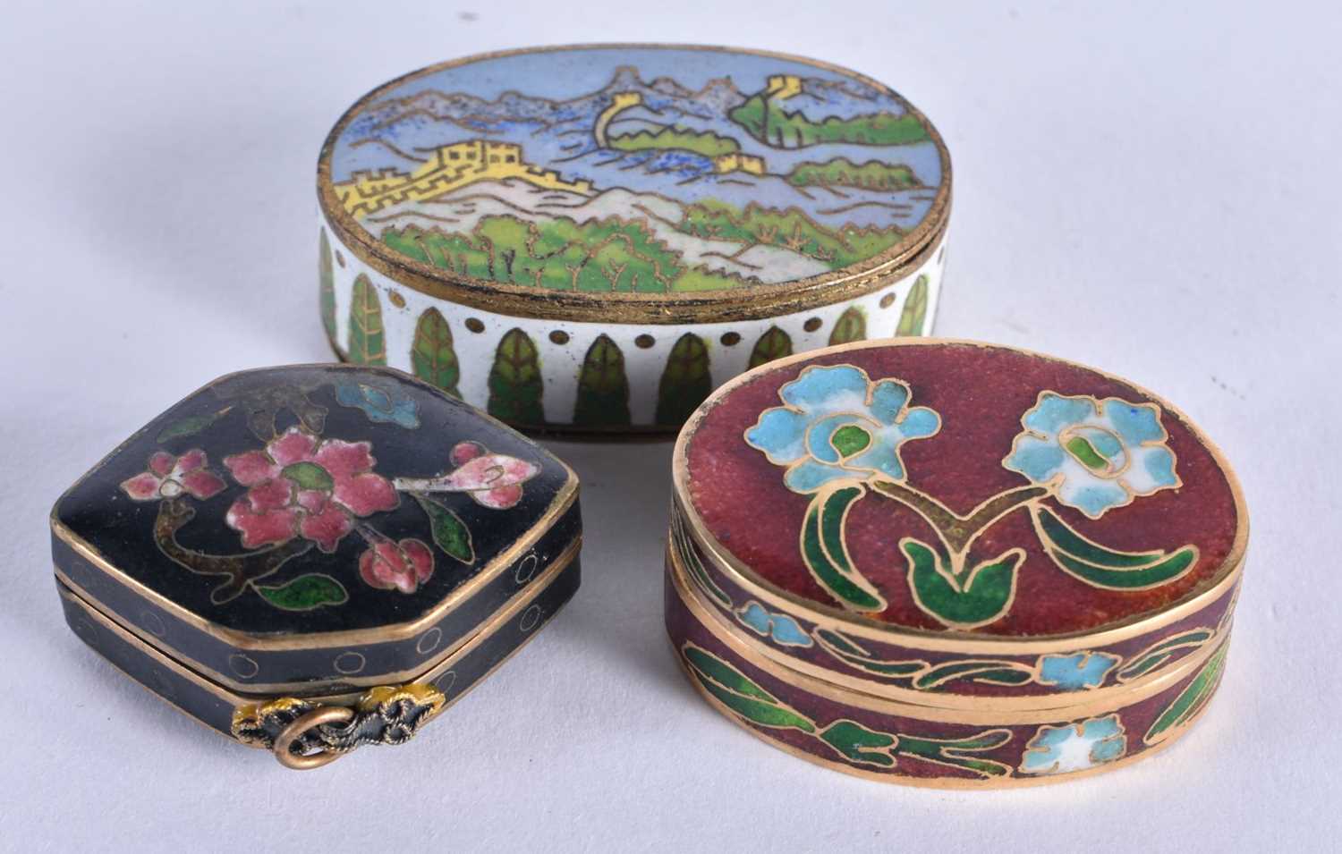 THREE CHINESE REPUBLICAN PERIOD CLOISONNE ENAMEL BOXES AND COVERS. 86 grams. Largest 4.75 cm x 2.