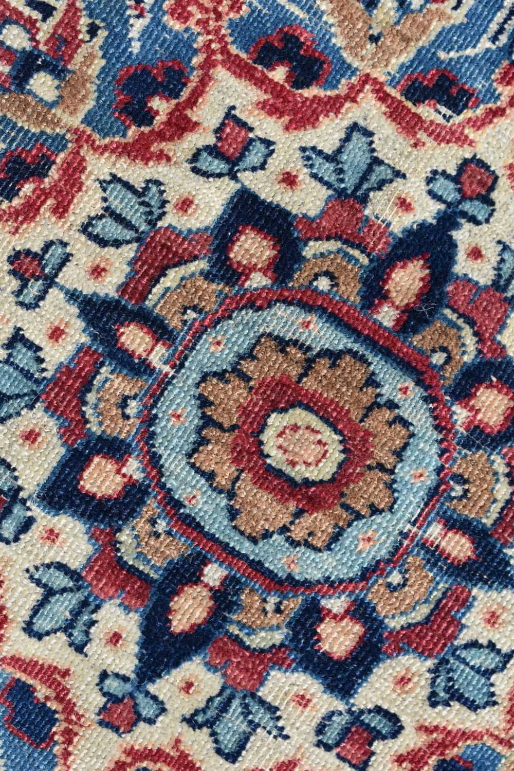 A Persian rug 189 x 122 cm - Image 6 of 14