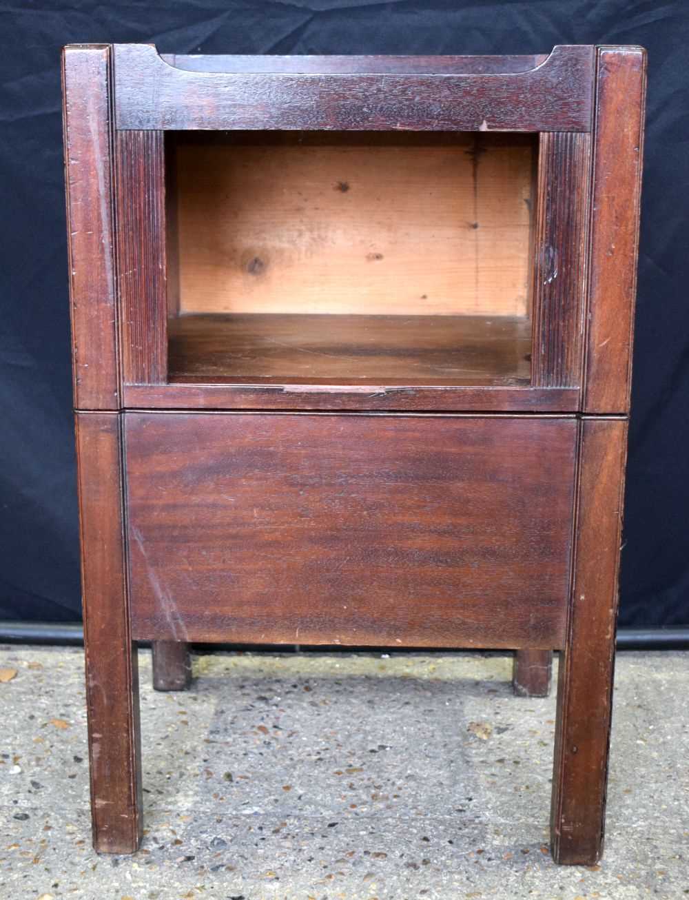 A 19th Century Mahogany Bedside cabinet commode 79 x 43 cm. - Image 2 of 10