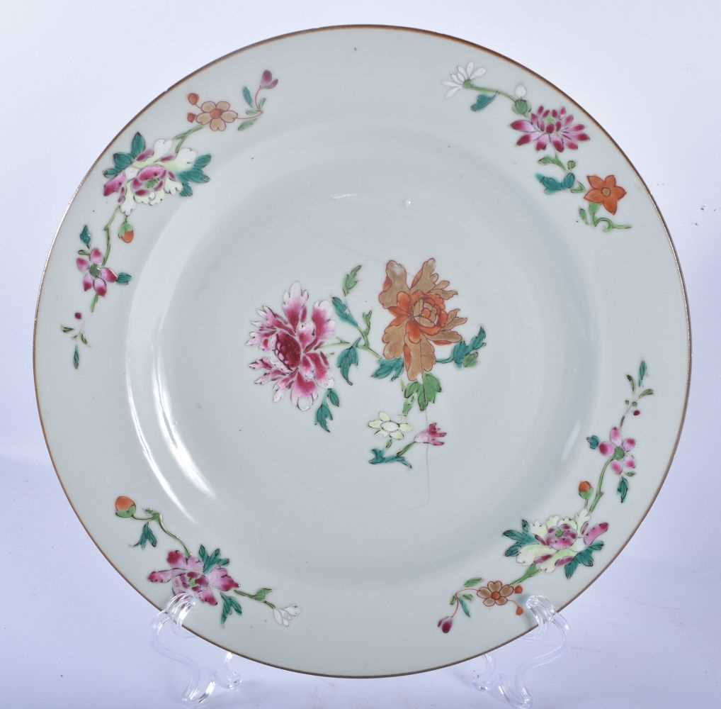 THREE 18TH CENTURY CHINESE FAMILLE ROSE PLATES Qianlong, painted with flowers. 23.5 cm diameter. ( - Image 5 of 6