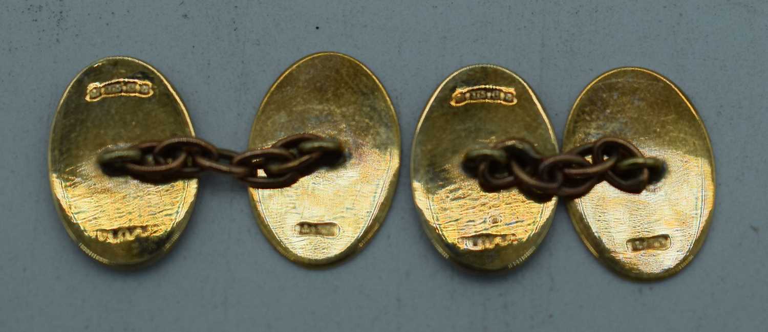 A PAIR OF 9CT GOLD MASONIC CUFFLINKS. 7 grams. 1.75 cm x 1 cm. - Image 3 of 3